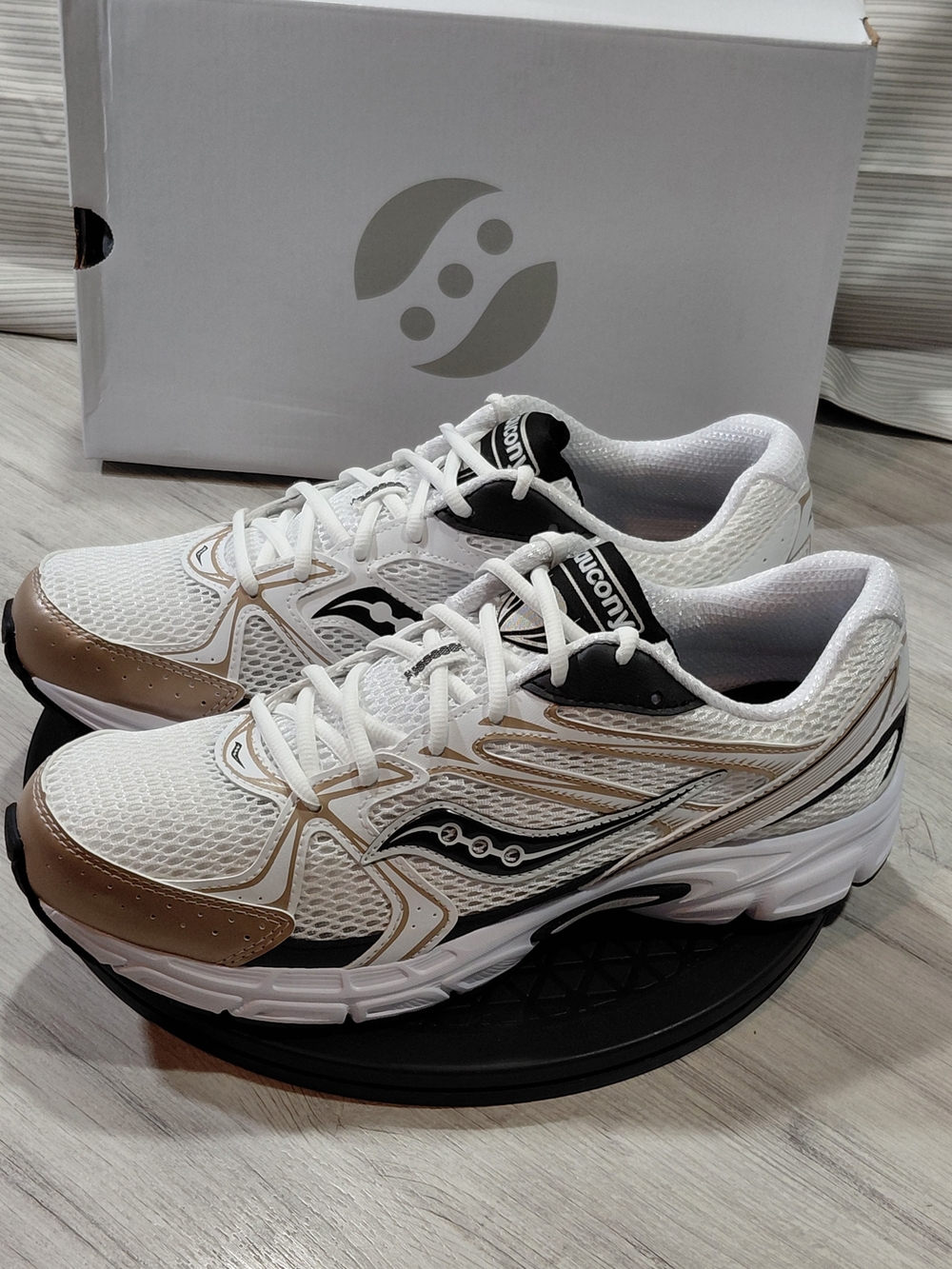NEW Saucony Men's Ride Millennium  Running Shoes White Gold Black SIZE MENS 11